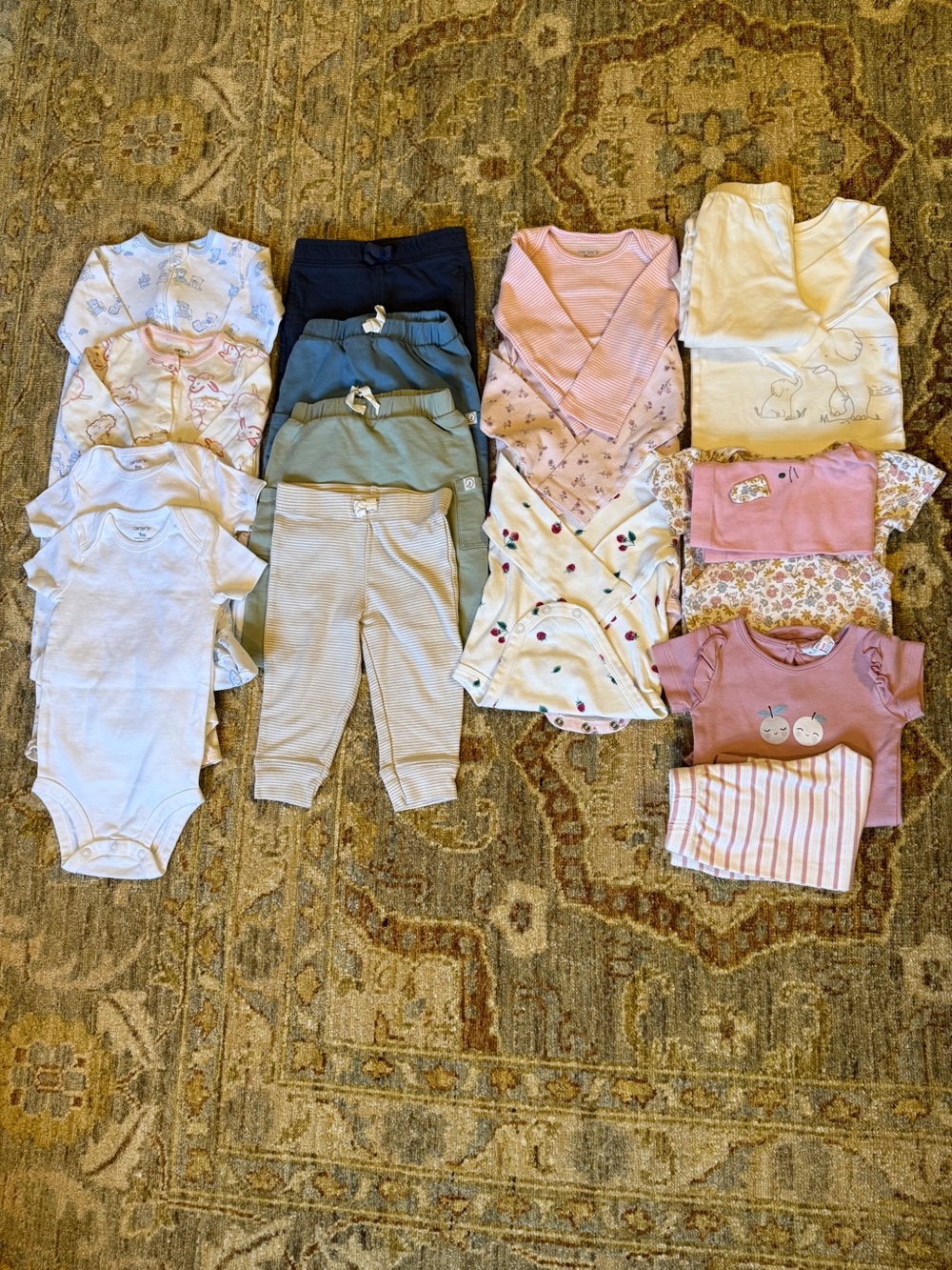 17 pieces Adorable 9M Baby Girl Bundle – Footies, Onesies & Mix-Match Sets+Gift